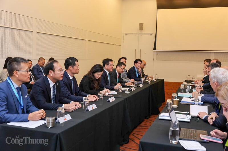 Đoàn làm việc phía Việt Nam. Ảnh: Nguyên Minh