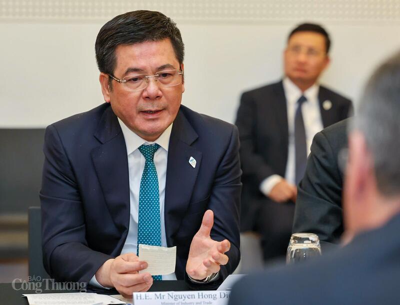 Bộ trưởng Bộ Công Thương Nguyễn Hồng Diên tại buổi làm việc. Ảnh: Nguyên Minh