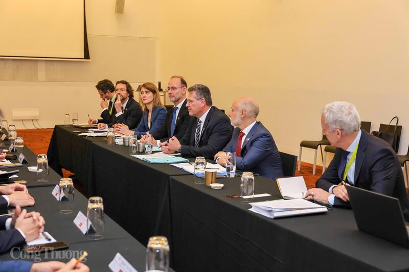 Đoàn làm việc phía Liên minh châu Âu. Ảnh: Nguyên Minh