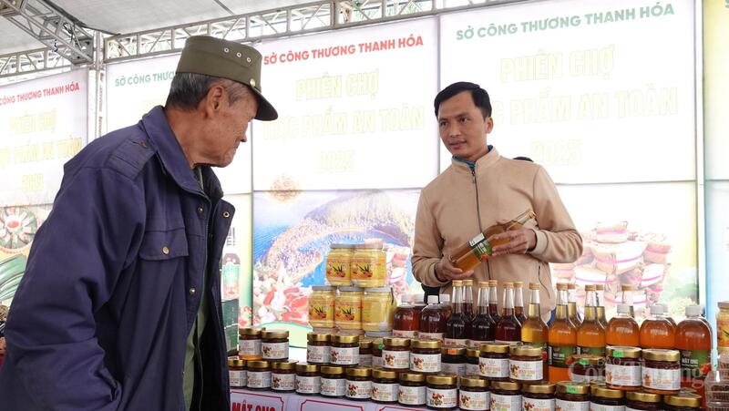 Mật ong sạch, nguyên chất được người dân quan tâm, tìm hiểu