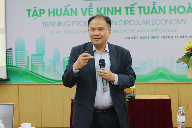 PGS.TS. Nguyễn Thế Chinh, Phó Chủ tịch Hội kinh tế môi trường Việt Nam (VIAEE). Ảnh: Hà Chi