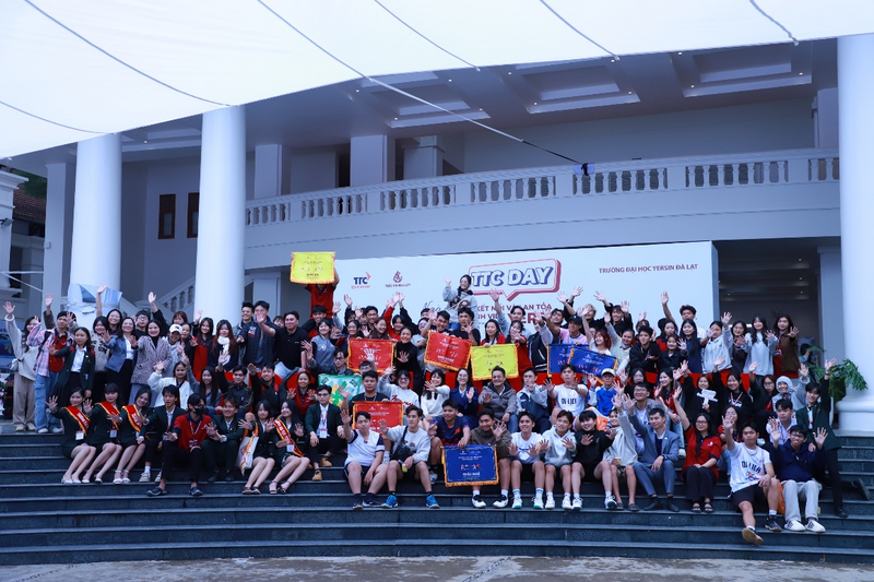 Sự hào hứng và khí thế của các em học sinh - sinh viên khi được tham gia một chương trình ý nghĩa