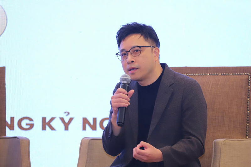 Đạo diễn Victor Vũ chia sẻ tại sự kiện.