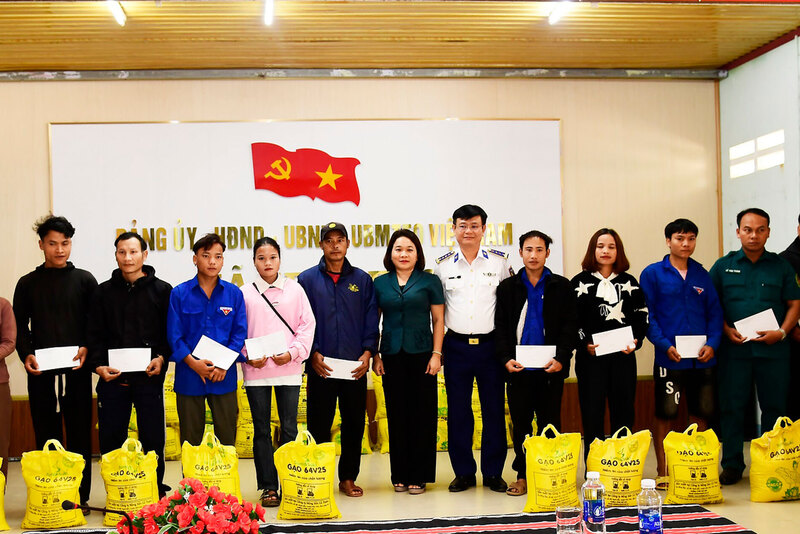 Những bước chân đi về phía nhân dân - 7