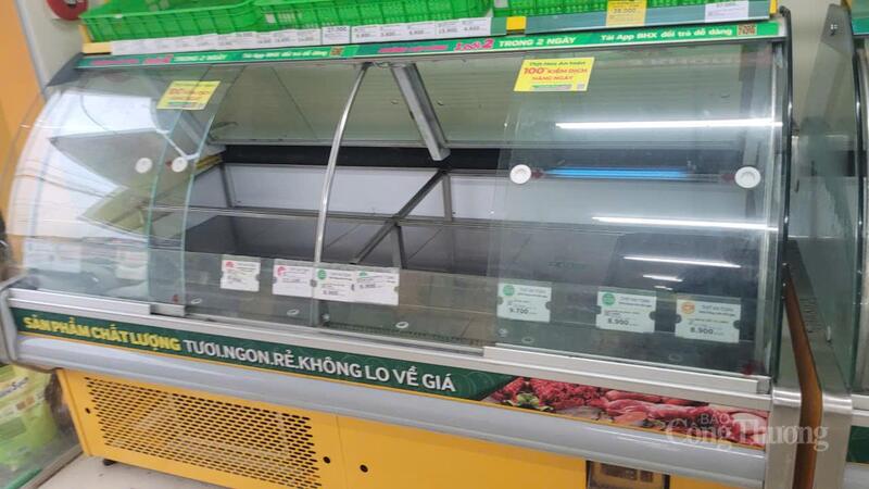 Sức mua tăng, quốc lộ 1A ách tắc dẫn đến một số mặt hàng ở siêu thị hết nhanh chóng.