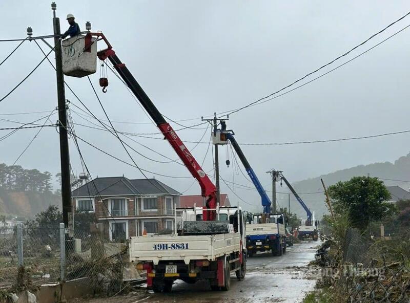 Tính đến hết ngày 22/11, đã có 12.150/12.200 hộ gia đình đã có điện để sử dụng. Ảnh: Lê Sơn.