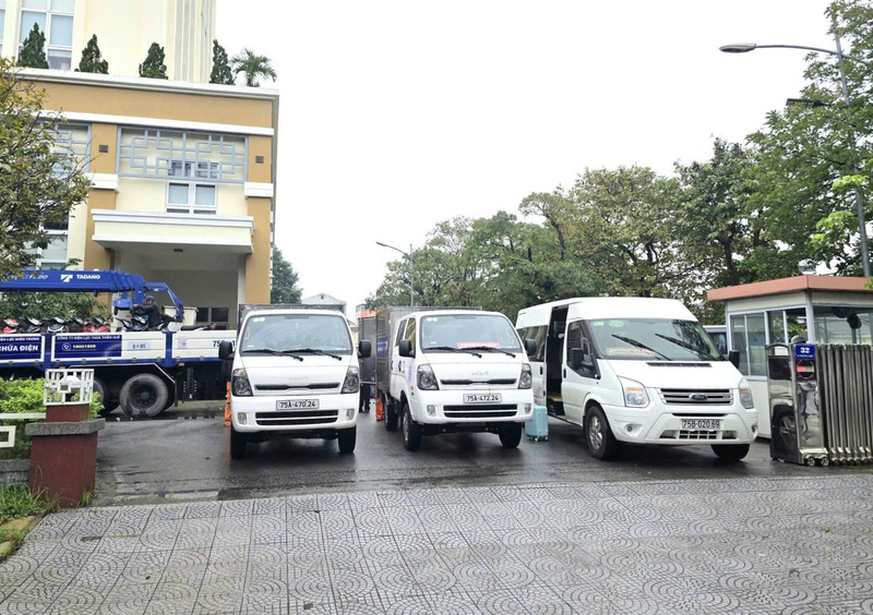 Điện lực Huế sẵn sàng phương tiện hỗ trợ Đắk Lắk khắc phục hệ thống lưới điện sau lũ. Ảnh: D. Huyền.