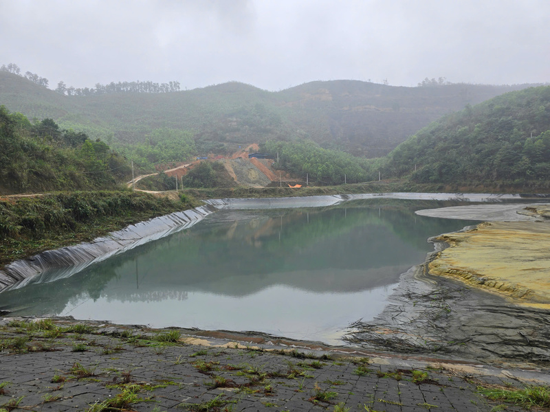 Hồ chứa quặng đuôi Xí nghiệp thiếc Đại Từ được đầu tư đảm bảo các tiêu chuẩn, quy định về môi trường. Ảnh: Thu Hường