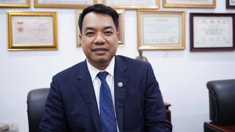 Dr. Mac Quoc Anh, člen ústředního výboru Vietnamské vlasti, viceprezident a generální tajemník Hanojské asociace malých a středních podniků (MSP), ředitel Institutu ekonomiky a rozvoje podnikání. Foto: Nguyen Huong