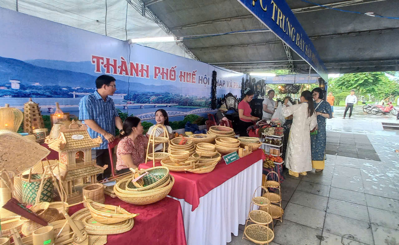 Dự thảo hỗ trợ doanh nghiệp mới thành lập sẽ là cú hích thúc đẩy phát triển kinh tế tư nhân, khuyến khích hộ kinh doanh lên doanh nghiệp ở Huế. Ảnh: Nguyễn Tuấn