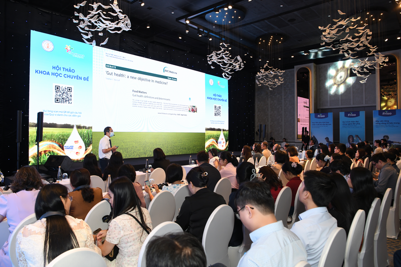 TS.BS Hoàng Lê Phúc, Trưởng khoa Tiêu hóa – Bệnh viện Nhi Đồng 1, TP. Hồ Chí Minh nhấn mạnh tầm quan trọng của sức khỏe đường ruột với sự phát triển toàn diện của trẻ.