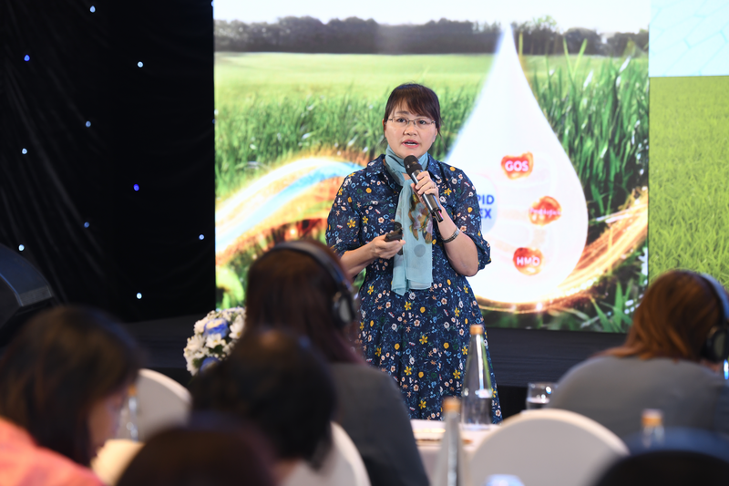 TS.BS Nguyễn Thị Thu Hậu, Trưởng khoa Dinh dưỡng – Bệnh viện Nhi Đồng 2, TP. Hồ Chí Minh chia sẻ về “bộ ba dưỡng chất” MLC, HMO, GOS giúp cân bằng hệ vi sinh đường ruột.