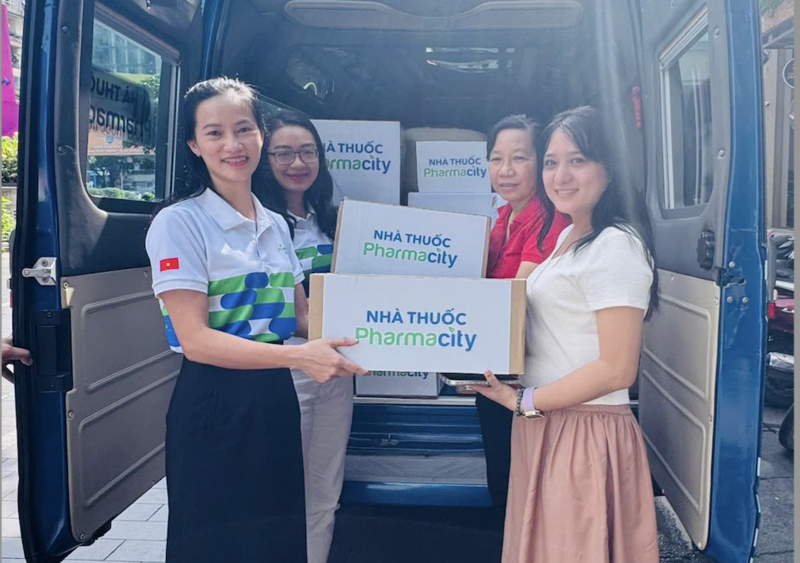 Hệ thống nhà thuốc Pharmacity đã hoàn tất bàn giao lô thuốc thiết yếu đầu tiên trong chương trình đồng hành cùng bà con nhân dân vùng lũ.