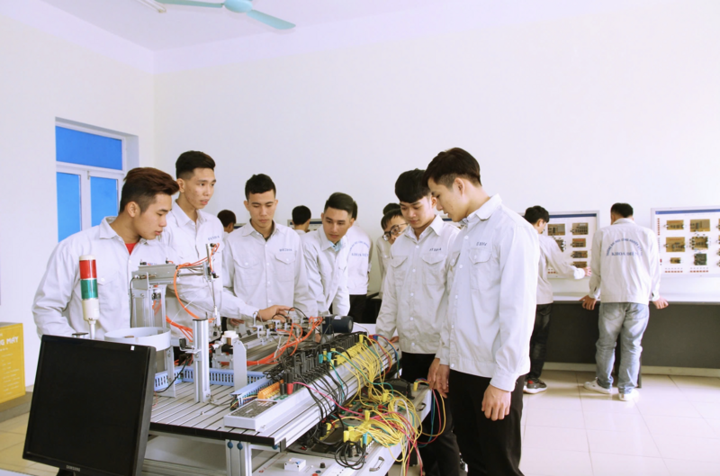 Hệ thống giáo trình của khối trường ngành Công Thương hướng tới ứng dụng thực tiễn. Ảnh: L.A.