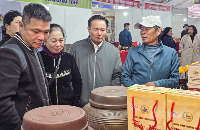 Thanh Hóa: Doanh thu ấn tượng, sản phẩm đặc trưng hút khách tại hội chợ lớn - 1