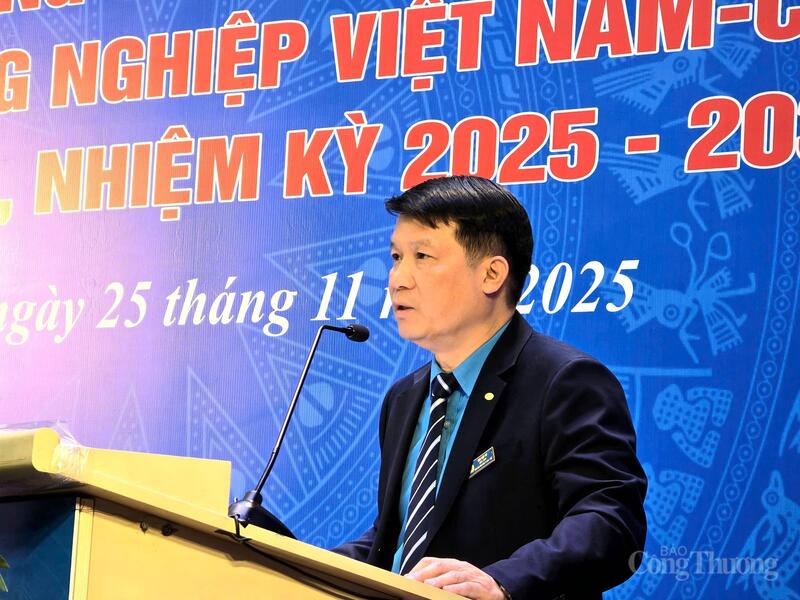 Ông Mai Mạnh Dũng - Chủ tịch Công đoàn VEAM phát biểu khai mạc Đại hội