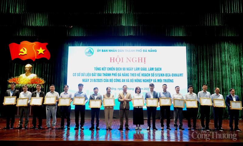 Khen thưởng các tập thể có nhiều thành tích trong thực hiện Chiến dịch