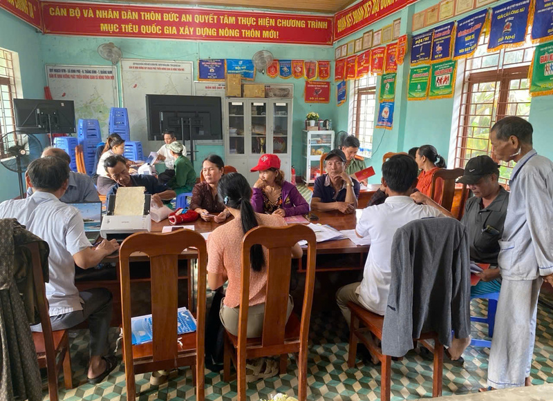 150 cán bộ, công chức, viên chức, lực lượng vũ trang, người hoạt động không chuyên trách, cán bộ thôn, tổ đã được UBND xã trưng dụng tham gia 12 tổ công tác trên địa bàn các thôn để quyết liệt triển khai Chiến dịch