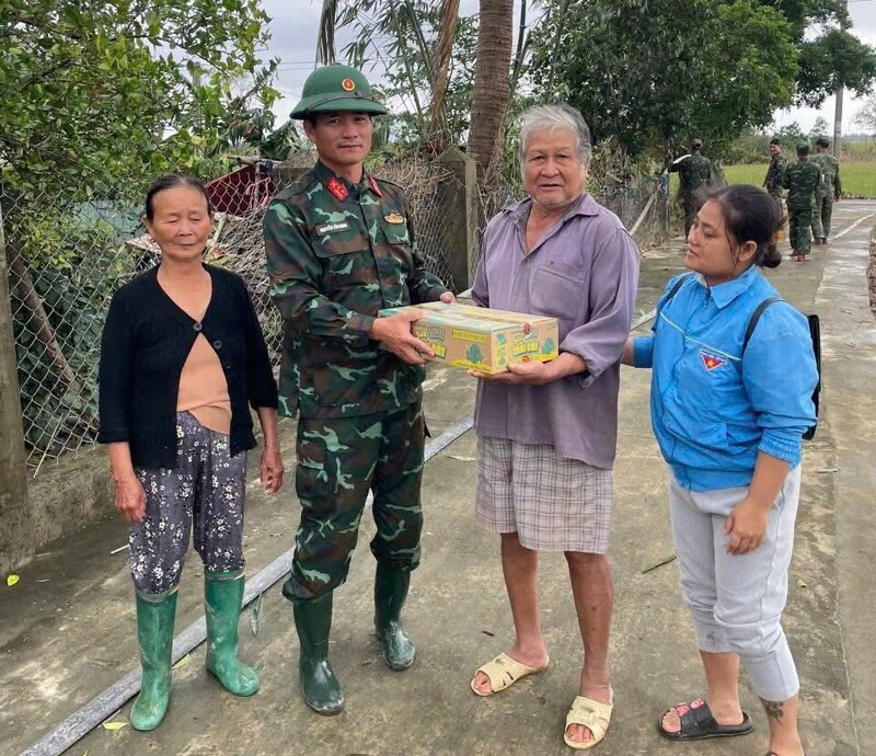 Sữa LOF KUN đã chuyển hơn 30 tấn hàng đến với bà con 4 tỉnh vùng lũ Nam Trung Bộ.