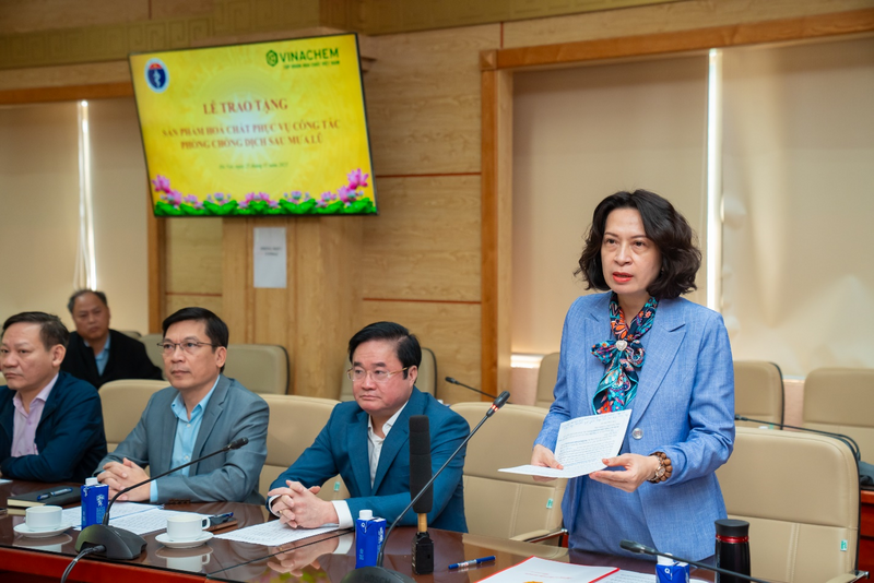 PGS. TS. Nguyễn Thị Liên Hương, Thứ trưởng Bộ Y tế bày tỏ ghi nhận và đánh giá cao sự chủ động, trách nhiệm và hợp tác hiệu quả của Vinachem thời gian qua, đồng thời mong Tập đoàn tiếp tục đồng hành cùng ngành Y tế trong công tác phòng chống dịch bệnh