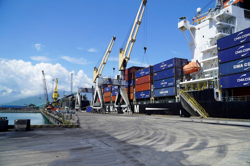 Cảng nước sâu Chân Mây nằm trong Khu kinh tế Chân Mây - Lăng Cô là động lực tăng trưởng kinh tế cho khu vực phía Nam thành phố Huế. Ảnh. Đ. Phong