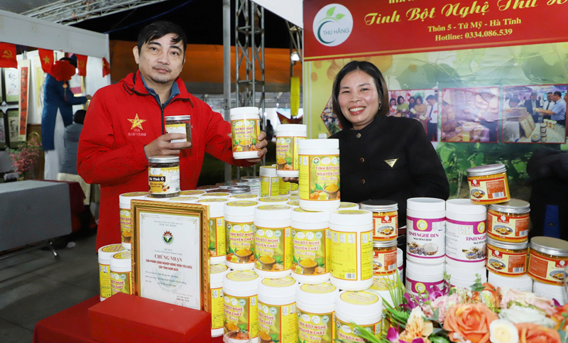 Hội chợ đã thu hút trên 12.000 lượt khách và đạt tổng doanh thu gần 6 tỷ đồng. Ảnh: Trọng Tùng