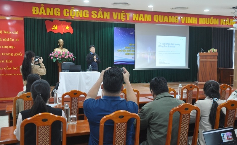 Tập huấn sử dụng AI phục vụ công tác chuyển đổi số báo chí cho đội ngũ nhà báo, phóng viên các cơ quan báo chí trên địa bàn TP. Đà Nẵng.