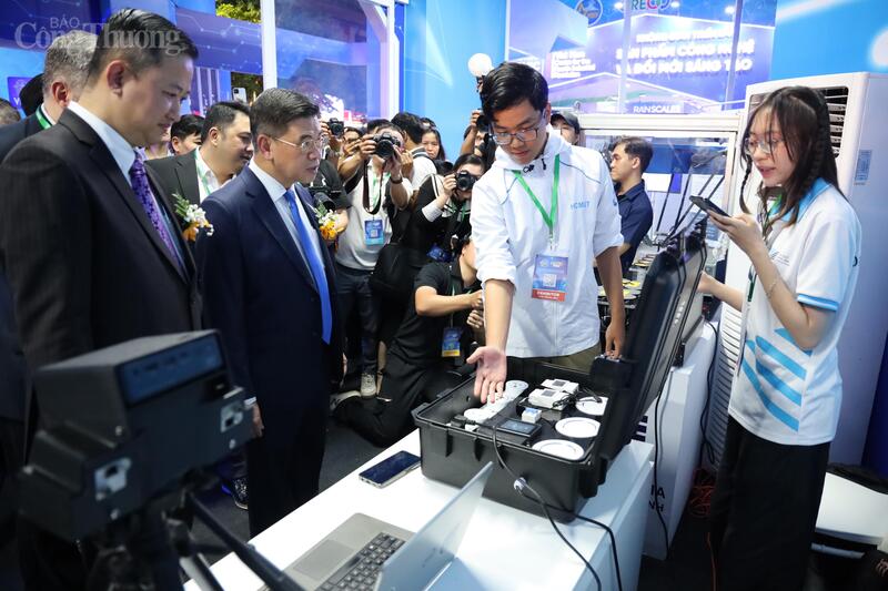 مساحة لعرض تكنولوجيا الذكاء الاصطناعي والاختراعات الجديدة...