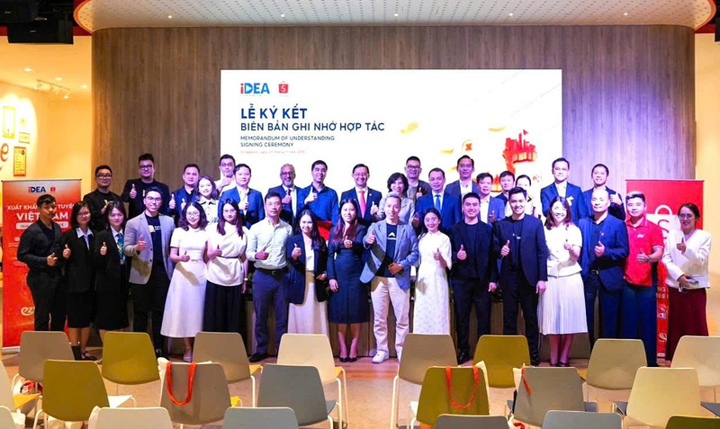 Các đại biểu chụp ảnh tại Lễ ký kết.