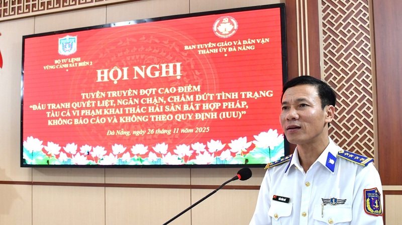 Đại tá Trần Hồng Quế, Phó Chính ủy Vùng Cảnh sát biển 2 phát biểu tại hội nghị tuyên truyền