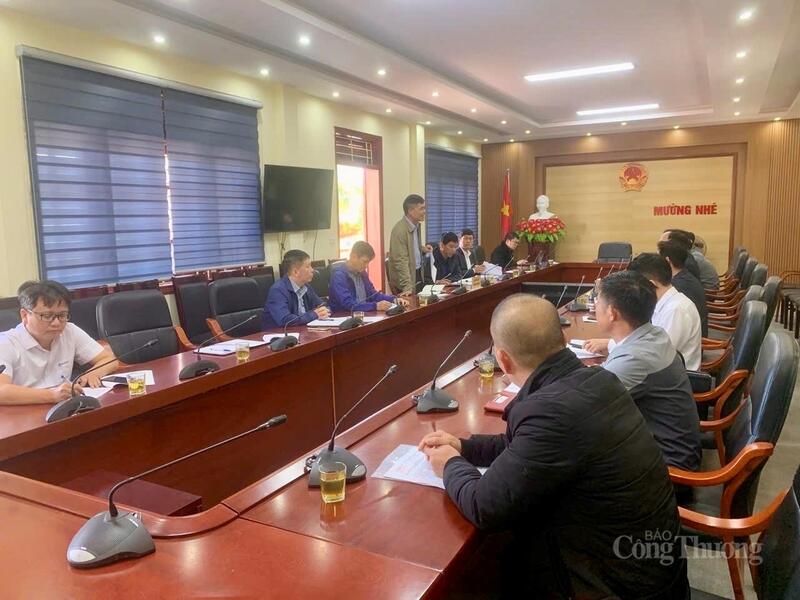 श्री गुयेन वान थिन्ह - नवाचार, हरित परिवर्तन और औद्योगिक संवर्धन विभाग (उद्योग और व्यापार मंत्रालय) के उप निदेशक ने कार्य सत्र में बात की