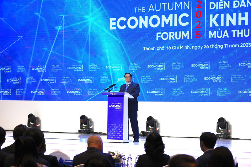 Perdana Menteri Pham Minh Chinh menyampaikan pidato penutup pada Forum Ekonomi Musim Gugur 2025. Foto: Hoang Chien