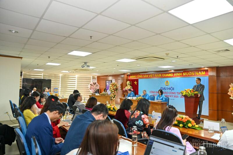 សមាជនៃសហភាពពាណិជ្ជកម្មនៃកាសែតឧស្សាហកម្ម និងពាណិជ្ជកម្មជឿជាក់ថា សមាជិកសហជីពនឹងរួបរួមគ្នា និងបញ្ចប់កម្មវិធីការងារសម្រាប់អាណត្តិឆ្នាំ 2025 - 2030។ រូបថត៖ Nam Nguyen