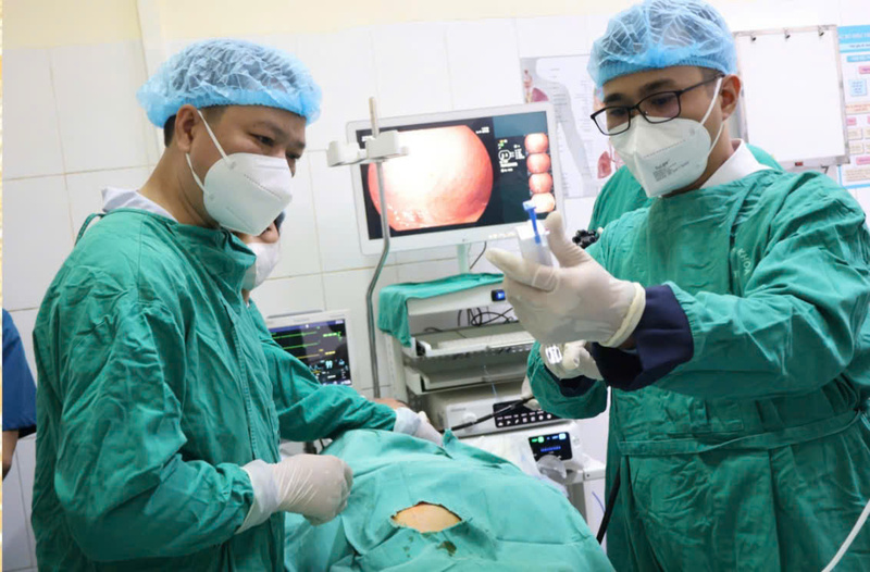 Đoàn cán bộ của Bệnh viện Bạch Mai về chuyển giao kỹ thuật mới tại Bệnh viện Đa khoa tỉnh Hưng Yên