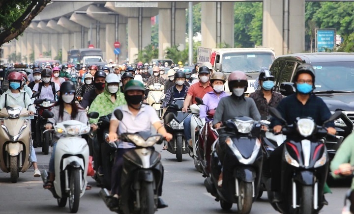 Hanoi heeft officieel het uurlijkse verbod op benzinemotoren op Ringweg 1 goedgekeurd vanaf 1 juli 2026. Foto: Khanh Van