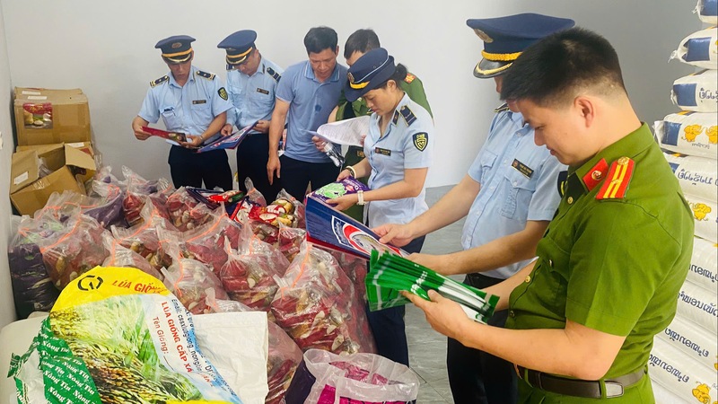 Phó Thủ tướng yêu cầu tăng cường công tác chống buôn lậu, gian lận thương mại và hàng giả trước Tết Bính Ngọ 2026.