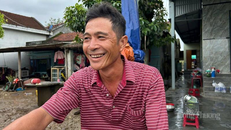 Anh Hồ Chí Liện vui mừng vì cứu được nhiều người dân trong dòng lũ