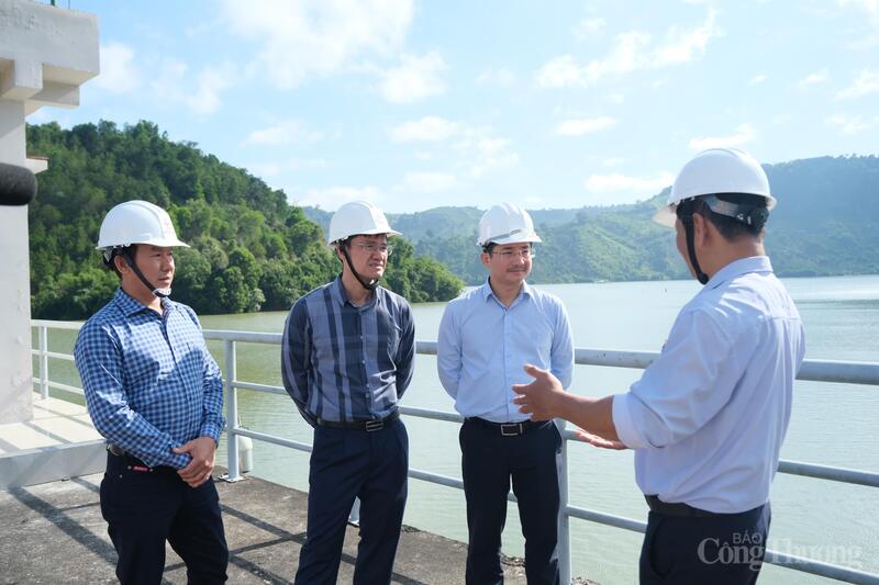 Công ty Thủy điện Đồng Nai luôn tuân thủ nghiêm ngặt các quy định vận hành của từng hồ chứa và Quy định vận hành liên hồ chứa. Ảnh: Lê Sơn