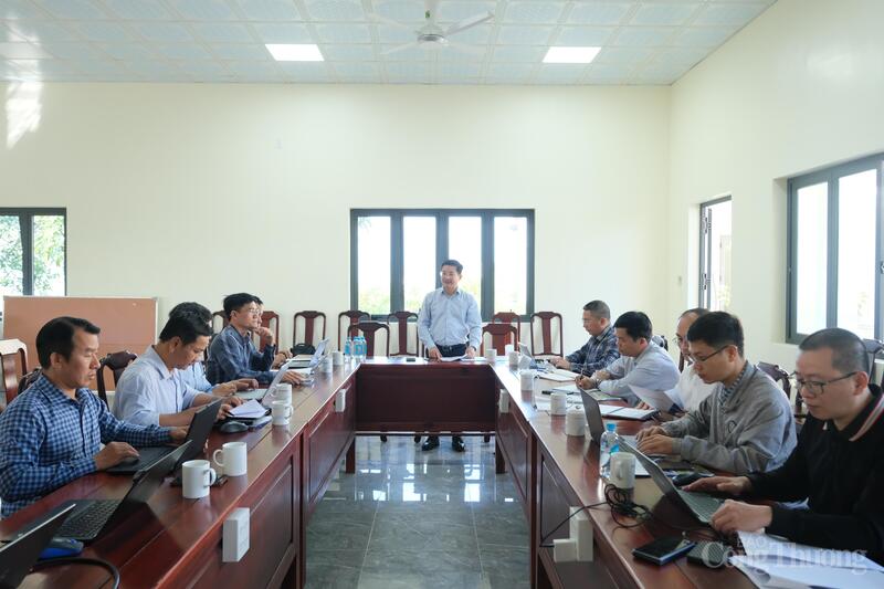 Quang cảnh buổi làm việc của đoàn công tác Bộ Công Thương với Công ty Thủy điện Đồng Nai. Ảnh: Lê Sơn