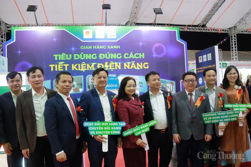 Khai mạc Hội chợ triển lãm hàng công nghiệp nông thôn năm 2025 - 4