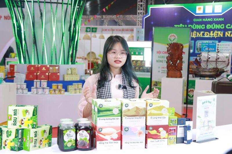 Gian hàng tổ chức phát trực tiếp tại hội chợ. Ảnh: Thanh Tuấn