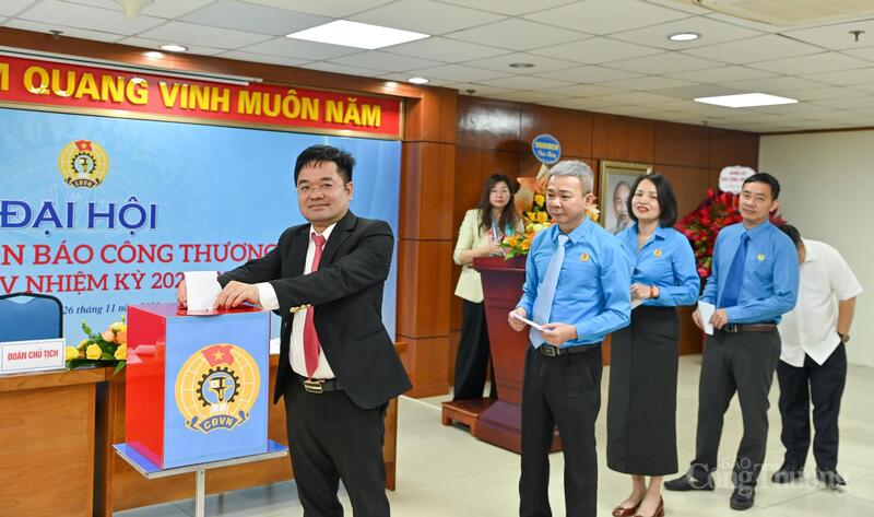 សមាជនៃសហភាពពាណិជ្ជកម្មនៃកាសែតឧស្សាហកម្ម និងពាណិជ្ជកម្មសម្រាប់អាណត្តិ 2025-2030 ទទួលបានជោគជ័យ ដោយបើកដំណាក់កាលអភិវឌ្ឍន៍ថ្មី - 17