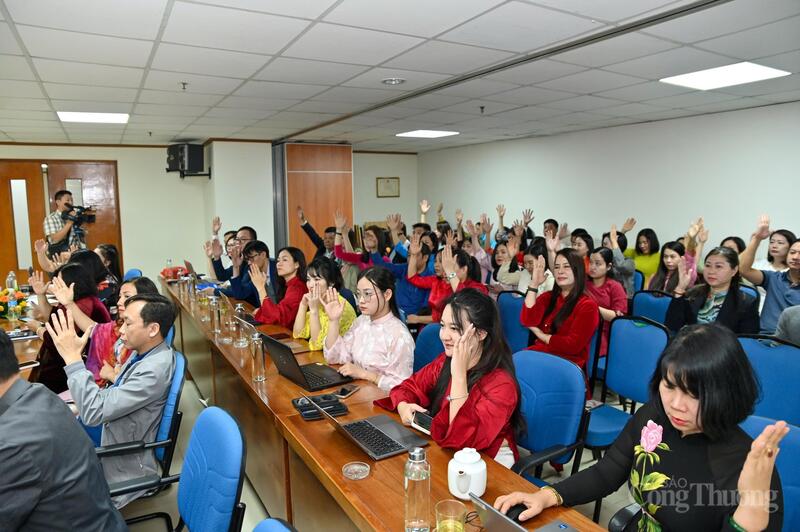 មហាសន្និបាតលើកទី ៥ នៃសហភាពពាណិជ្ជកម្មនៃកាសែតឧស្សាហកម្ម និងពាណិជ្ជកម្ម អាណត្តិ ២០២៥ - ២០៣០ មានគោលបំណងសង្ខេប និងវាយតម្លៃយ៉ាងទូលំទូលាយអំពីស្ថានភាពនៃសកម្មភាពរបស់សហជីពសម្រាប់អាណត្តិ ២០២៣ - ២០២៨ ក្នុងពេលជាមួយគ្នានេះ បញ្ជាក់ពីលទ្ធផលលេចធ្លោ និងវឌ្ឍនភាពក្នុងដំណើរការរៀបចំ និងកំណត់ទិសដៅ សកម្មភាព និងទិសដៅខ្លីៗ។ មេរៀនយ៉ាងជ្រាលជ្រៅពីការអនុវត្ត។ រូបថត៖ Nam Nguyen