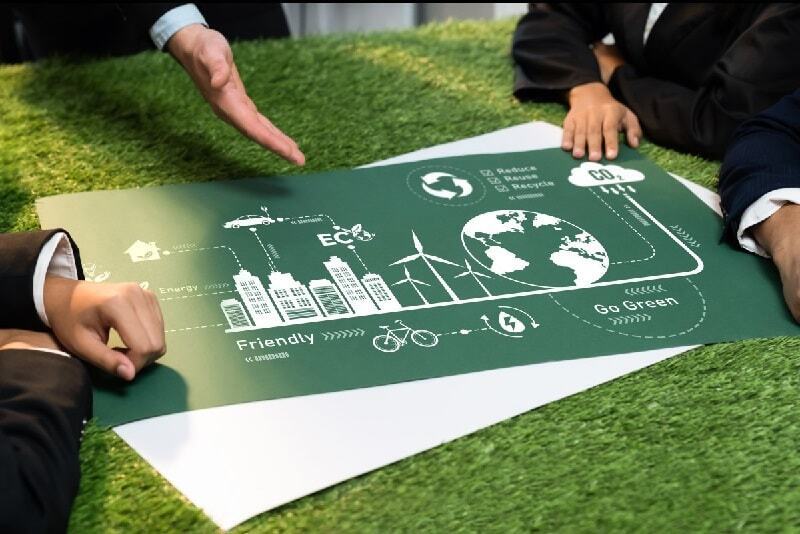 Ngoài kênh trái phiếu xanh và tín dụng xanh, ngân sách nhà nước cũng tham gia thông qua các chính sách hỗ trợ lãi suất, đầu tư trực tiếp cho các dự án hạ tầng, cũng như các hình thức đối tác công - tư.