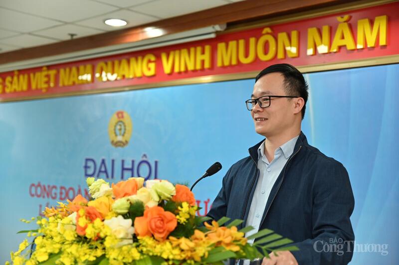 សមមិត្ត Hoang Van Nhuong អនុប្រធាននាយកដ្ឋានអ្នករាយការណ៍។ រូបថត៖ Nam Nguyen