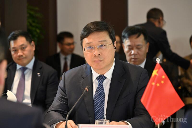 Đồng chí Vi Thao, Chủ tịch Chính quyền nhân dân Khu tự trị dân tộc Choang, Quảng Tây, Trung Quốc cũng nhấn mạnh, Việt Nam là một trong những đối tác quan trọng của tỉnh Quảng Tây.