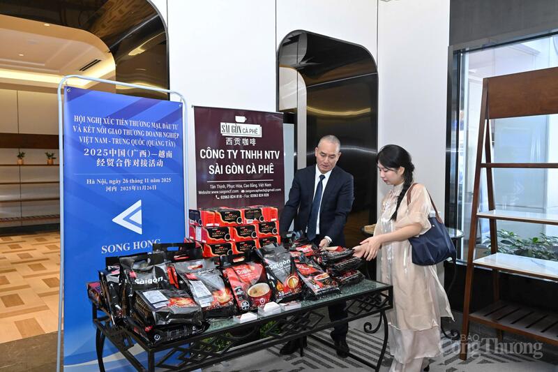 Các sản phẩm cà phê đặc sản của Công ty TNHH MTV Sài Gòn cà phê giới thiệu đến đối tác Trung Quốc.