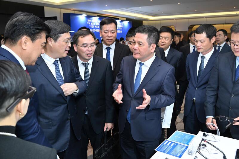 Bộ trưởng Nguyễn Hồng Diên cho rằng, công nghệ AI sẽ tạo động lực mới để Việt Nam và tỉnh Quảng Tây, Trung Quốc cùng nhau xây dựng tương lai.