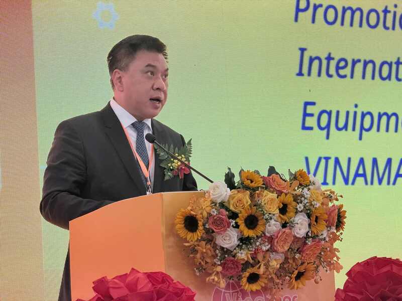 Г-н Ле Хоанг Тай, заместитель директора Агентства по содействию торговле Министерства промышленности и торговли, выступил с приветственной речью на ярмарке. Фото: М.А.