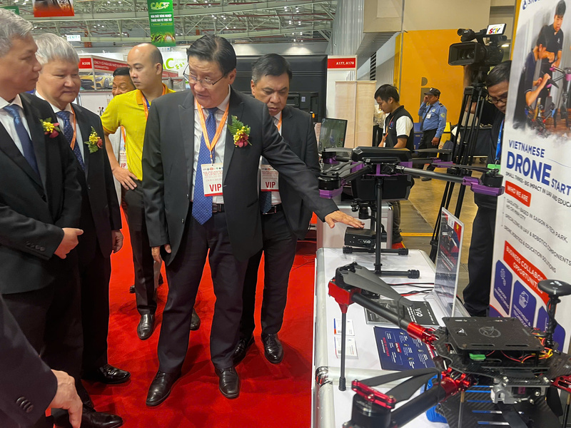 Выставочная площадка Департамента промышленности и торговли Хошимина, где представлены ключевые и перспективные промышленные продукты города. Фото: Фыонг Хоа